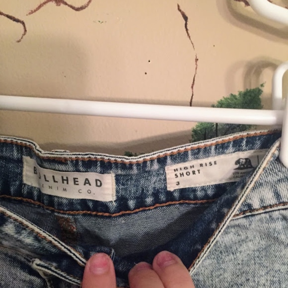 ❌DONATED❌ Bullhead High Rise Shorts - Picture 3 of 3